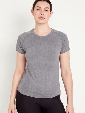 Old Navy Gray Active Seamless  Short Sleeve Top Sz Medium Tall 
Activewear